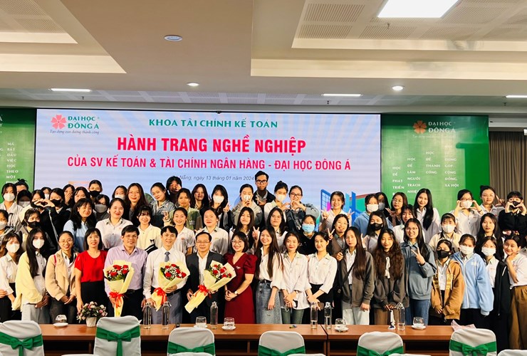 Hội thảo "Hành trang Nghề nghiệp của SV ngành Kế toán và Tài chính Ngân hàng"
